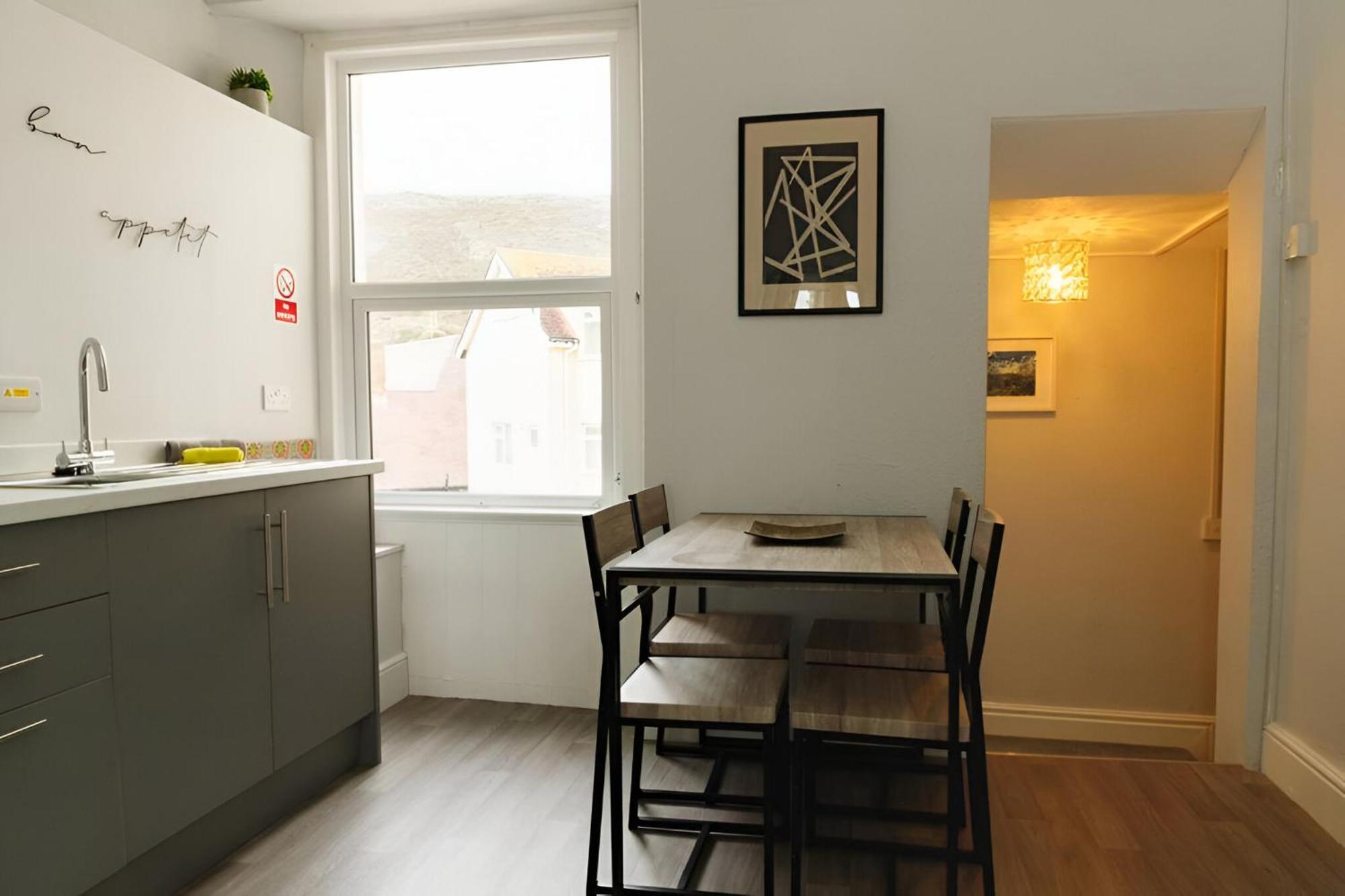Seaside Solace 2Br With Scenic Coastline Views Llandudno Exterior photo